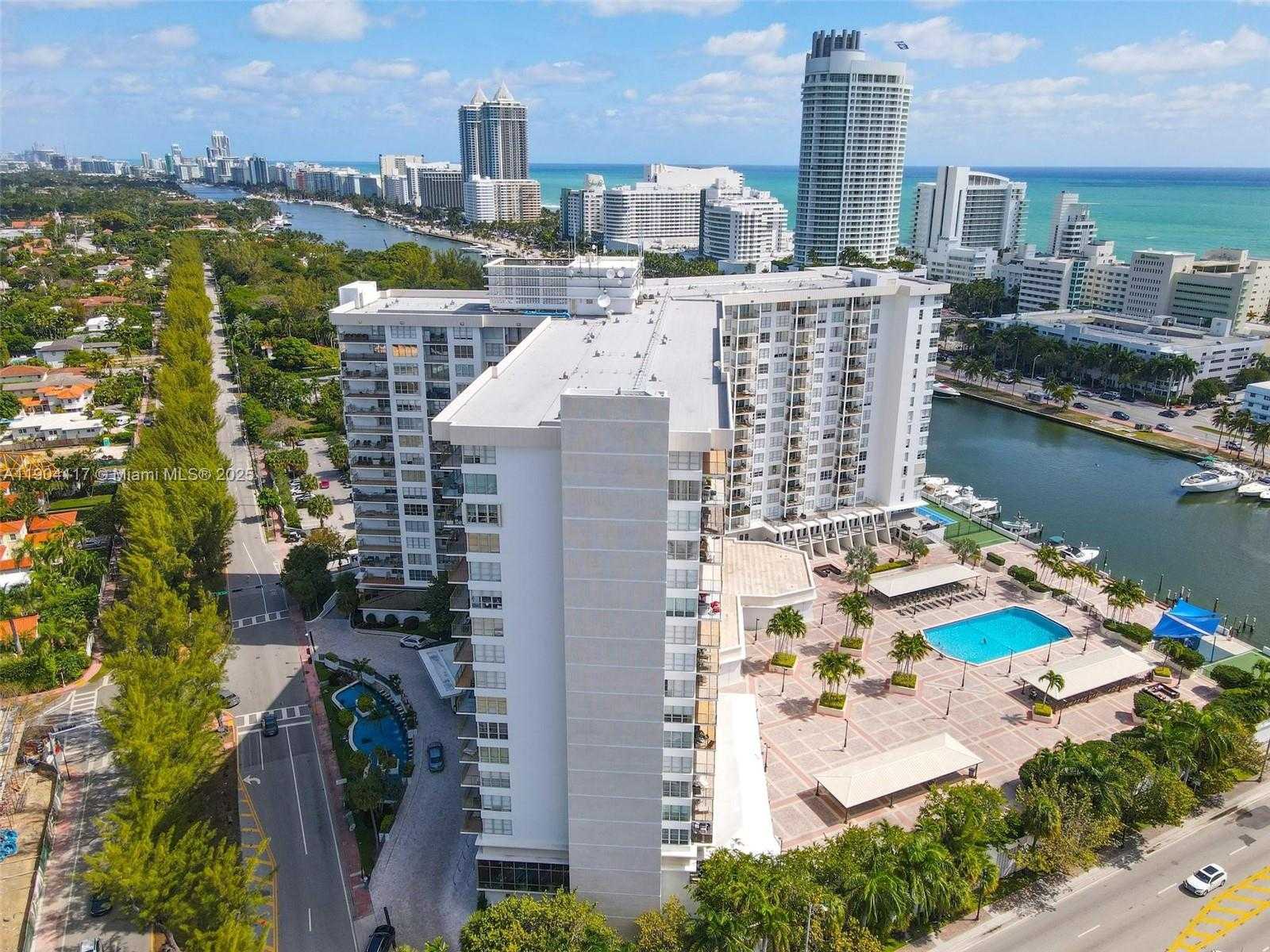 Small Image of 4101 PINE TREE DR #707, Miami Beach Number 46