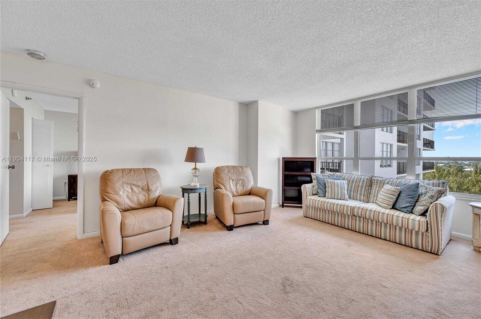 Small Image of 4101 PINE TREE DR #707, Miami Beach Number 5