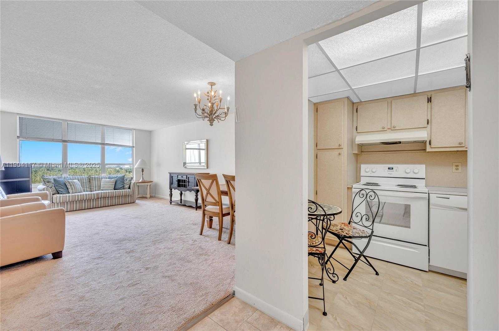 Small Image of 4101 PINE TREE DR #707, Miami Beach Number 6