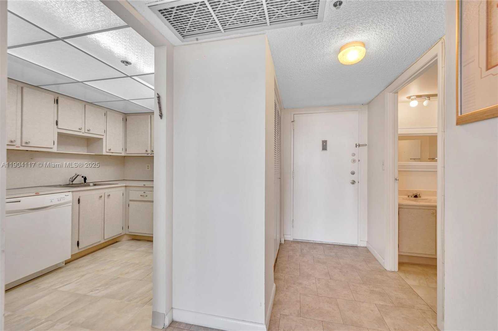 Small Image of 4101 PINE TREE DR #707, Miami Beach Number 7