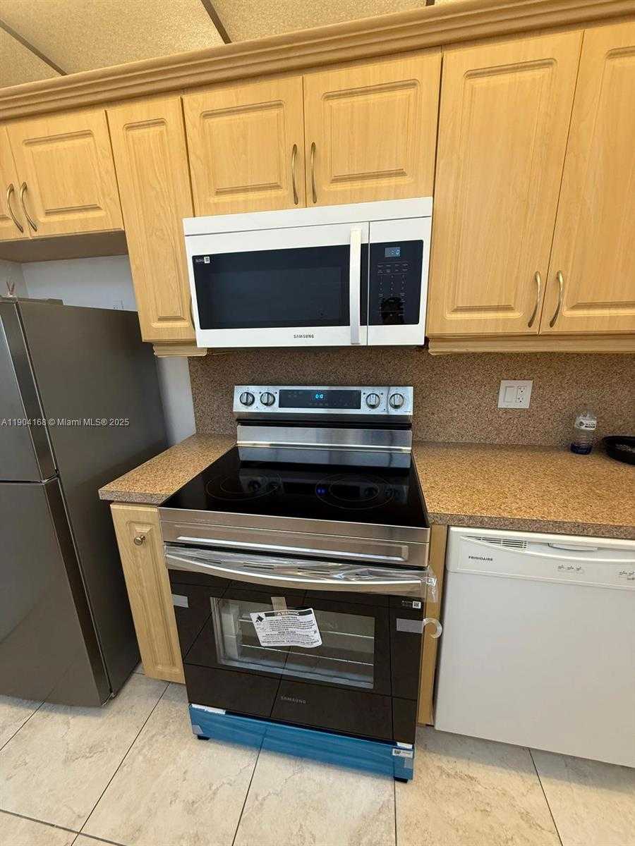 Small Image of 3660 NORTH EAST 166TH ST #805, North Miami Beach Number 3