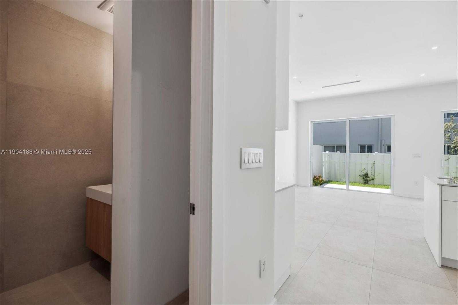 Small Image of 554 NORTH RIVERSIDE DR #B, Pompano Beach Number 22