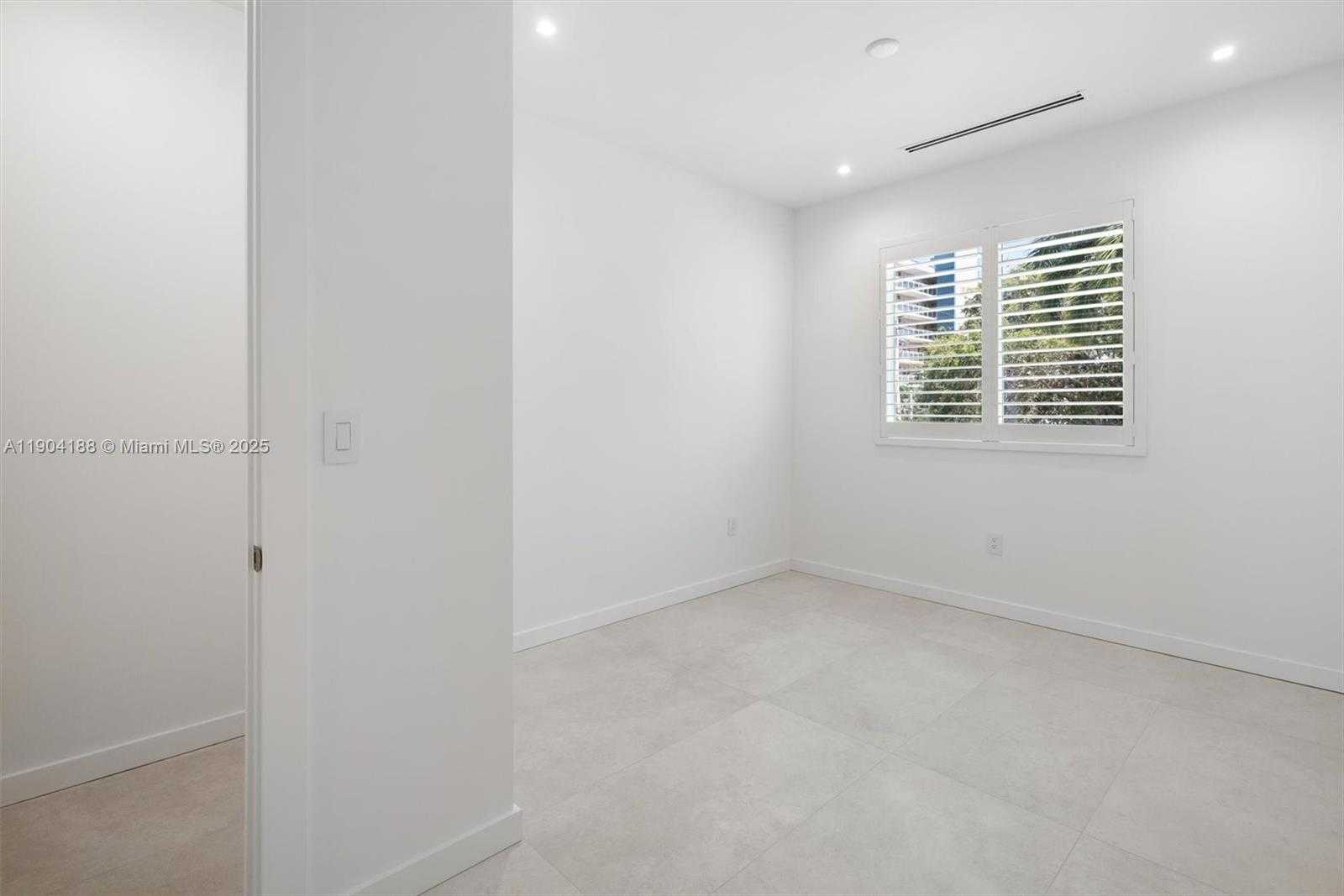 Small Image of 554 NORTH RIVERSIDE DR #B, Pompano Beach Number 30