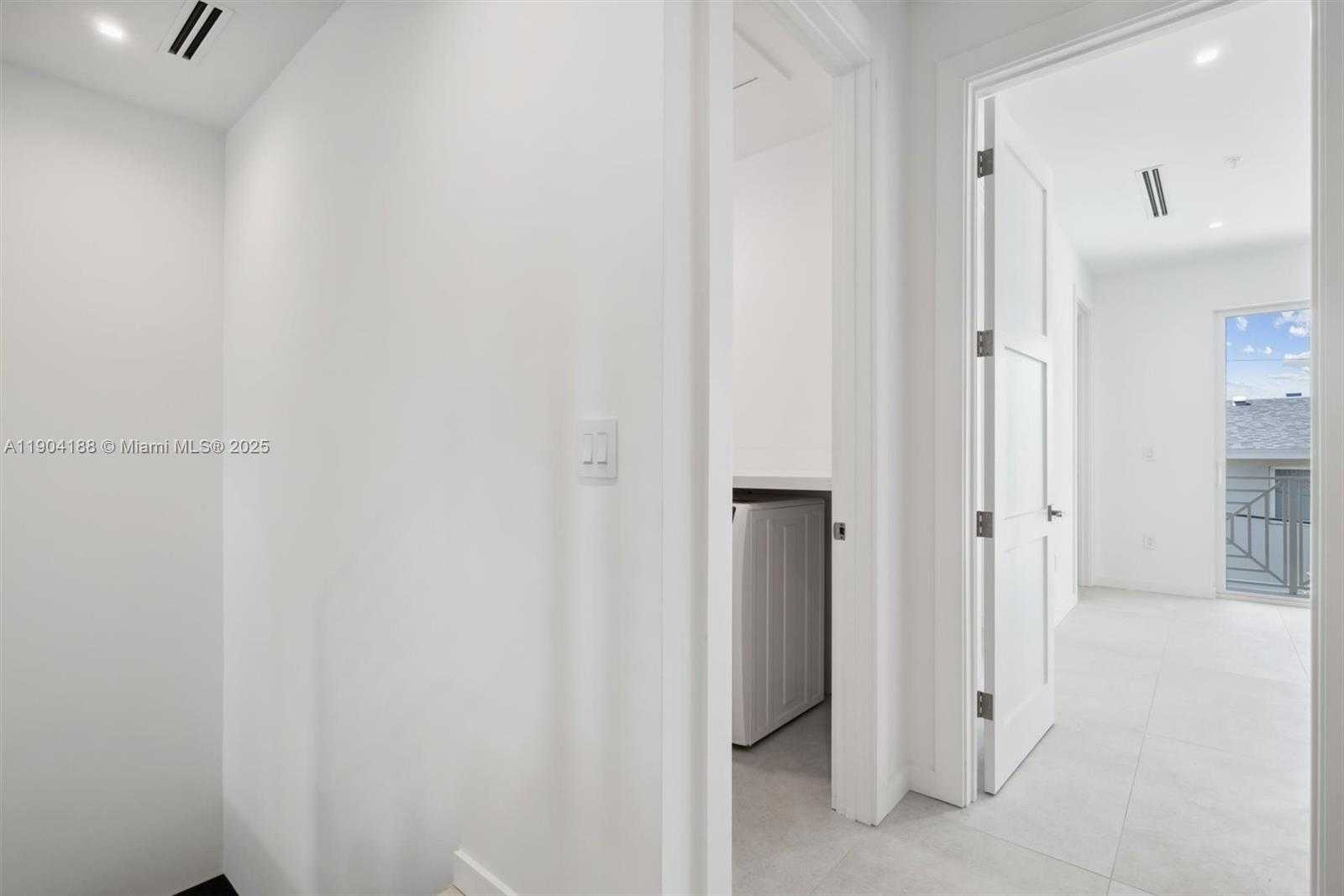 Small Image of 554 NORTH RIVERSIDE DR #B, Pompano Beach Number 34