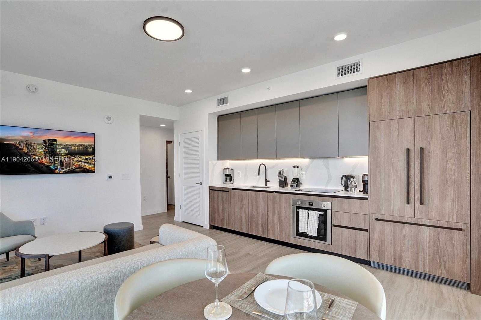 Small Image of 580 72ND ST #810, Miami Beach Number 3