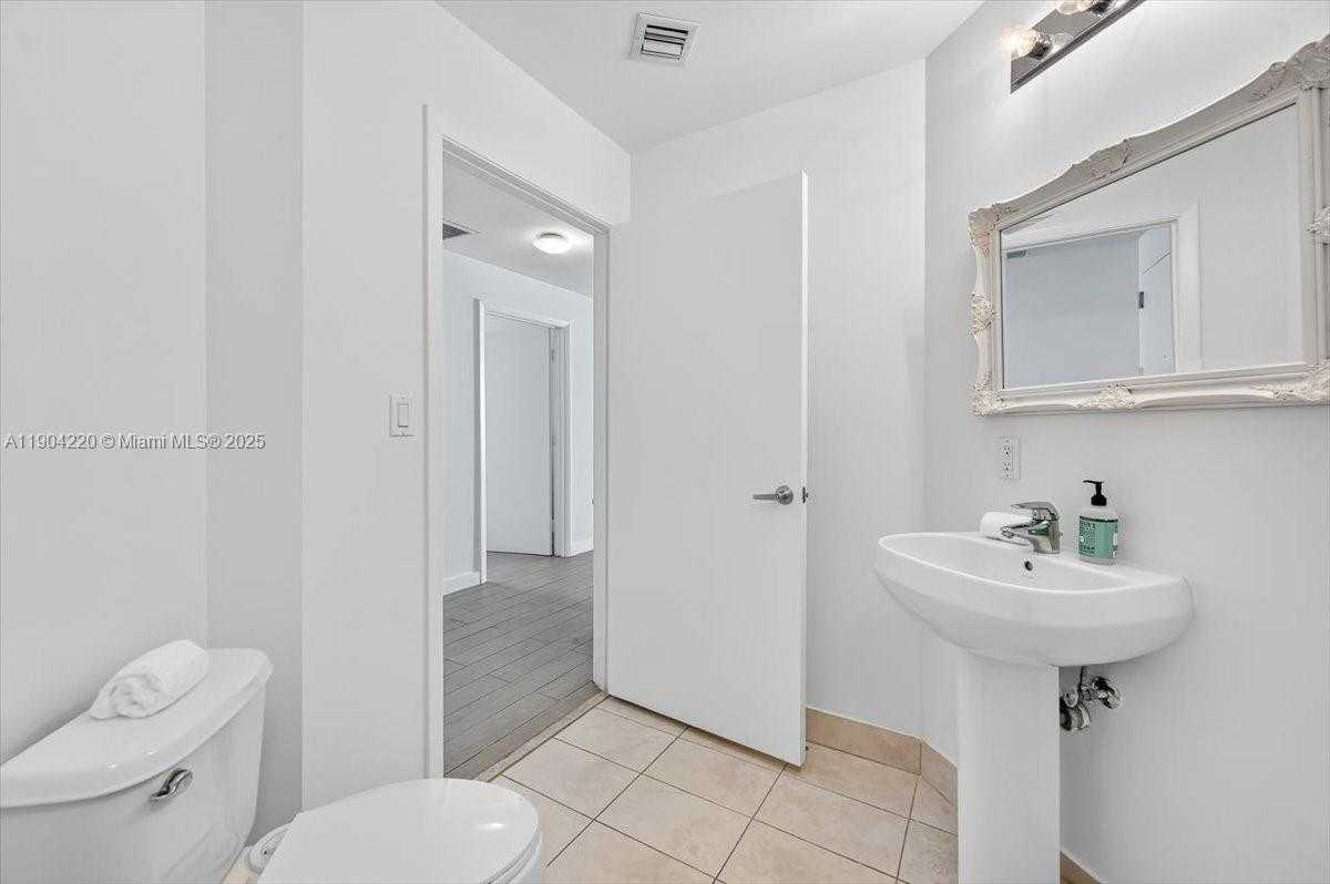 Small Image of 1900 NORTH BAYSHORE DR #1518, Miami Number 10
