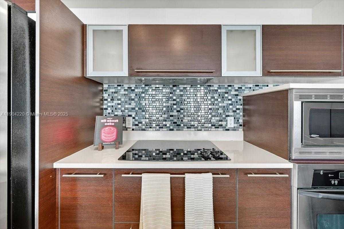 Small Image of 1900 NORTH BAYSHORE DR #1518, Miami Number 16