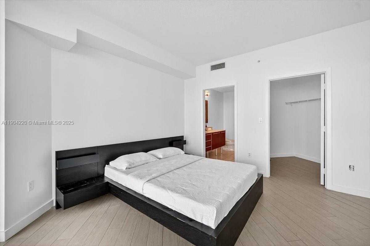 Small Image of 1900 NORTH BAYSHORE DR #1518, Miami Number 23