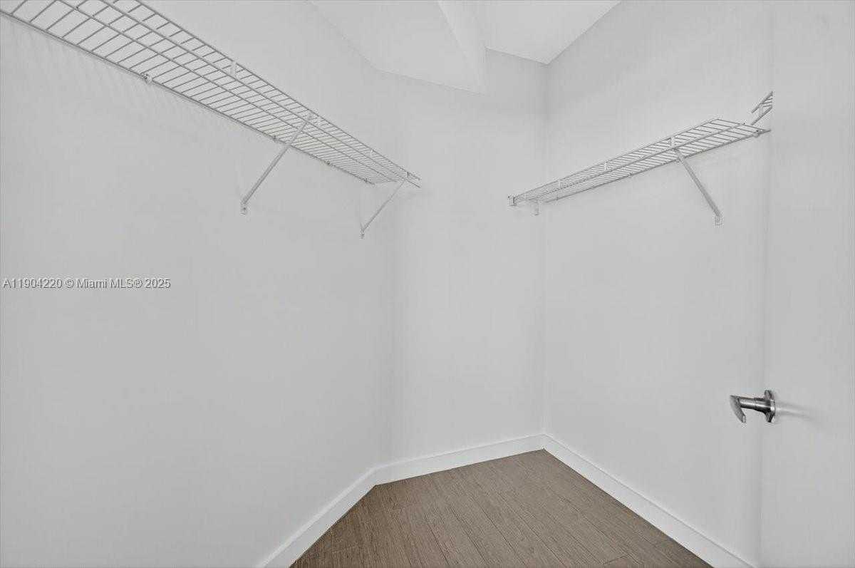 Small Image of 1900 NORTH BAYSHORE DR #1518, Miami Number 24