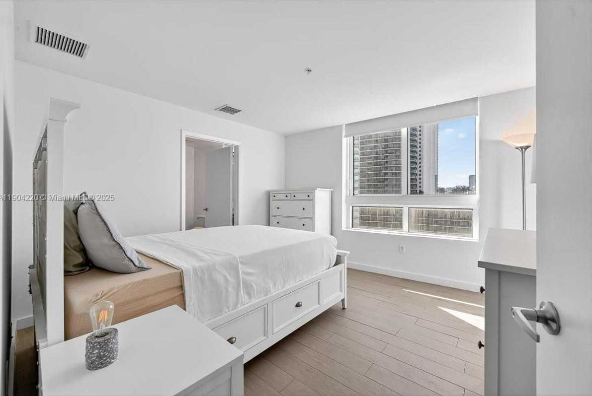Small Image of 1900 NORTH BAYSHORE DR #1518, Miami Number 28