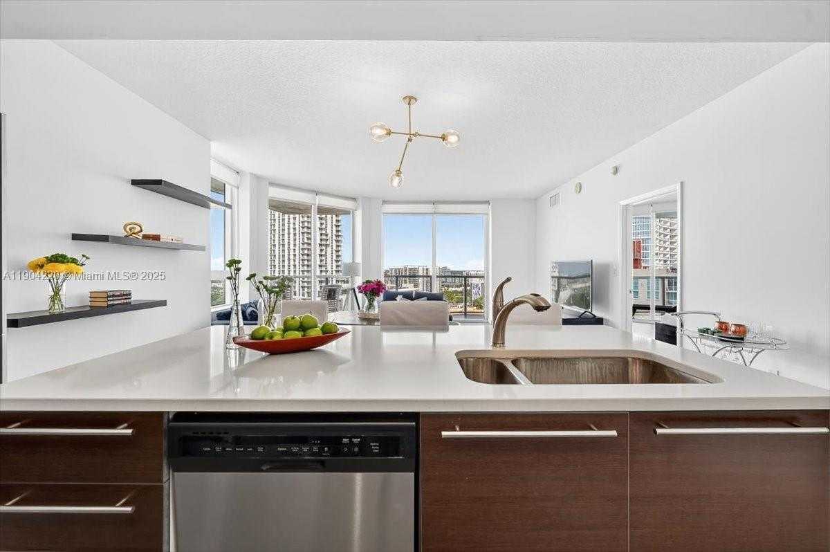 Small Image of 1900 NORTH BAYSHORE DR #1518, Miami Number 3