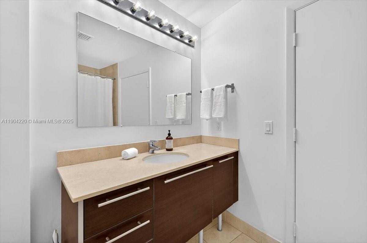 Small Image of 1900 NORTH BAYSHORE DR #1518, Miami Number 30