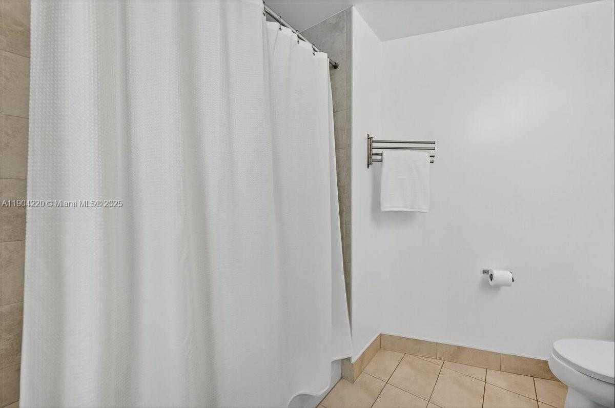 Small Image of 1900 NORTH BAYSHORE DR #1518, Miami Number 31