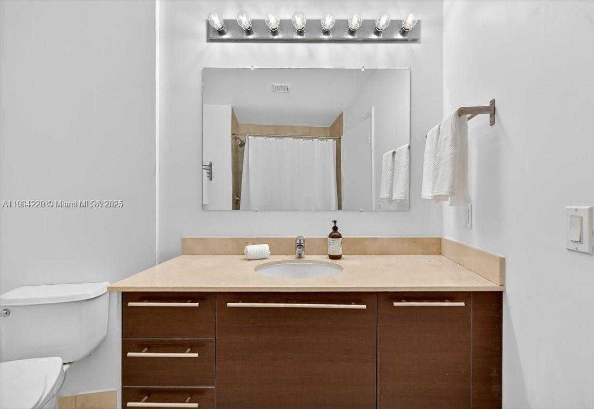 Small Image of 1900 NORTH BAYSHORE DR #1518, Miami Number 32