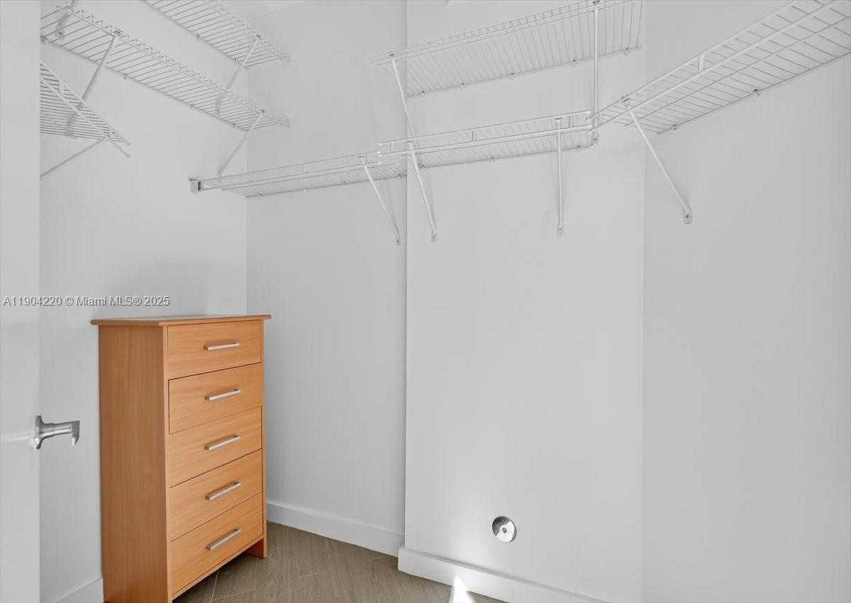 Small Image of 1900 NORTH BAYSHORE DR #1518, Miami Number 33