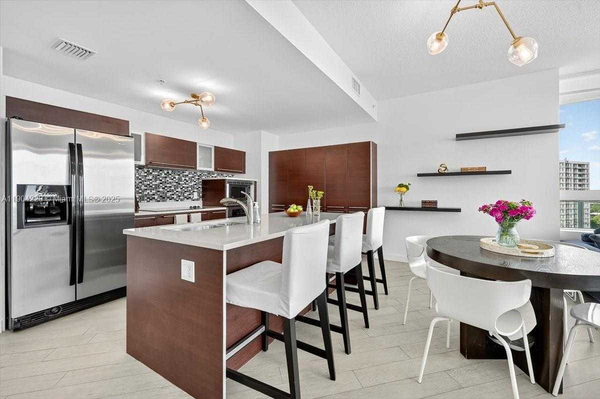 Small Image of 1900 NORTH BAYSHORE DR #1518, Miami Number 4