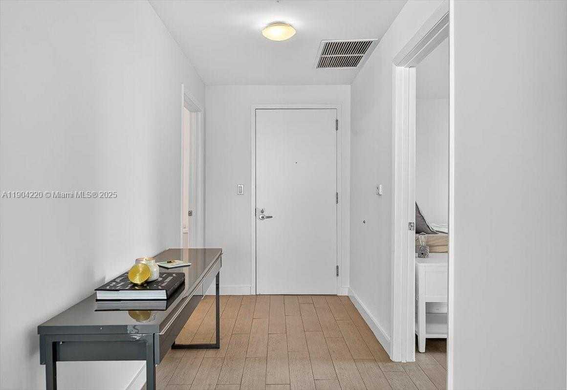 Small Image of 1900 NORTH BAYSHORE DR #1518, Miami Number 6