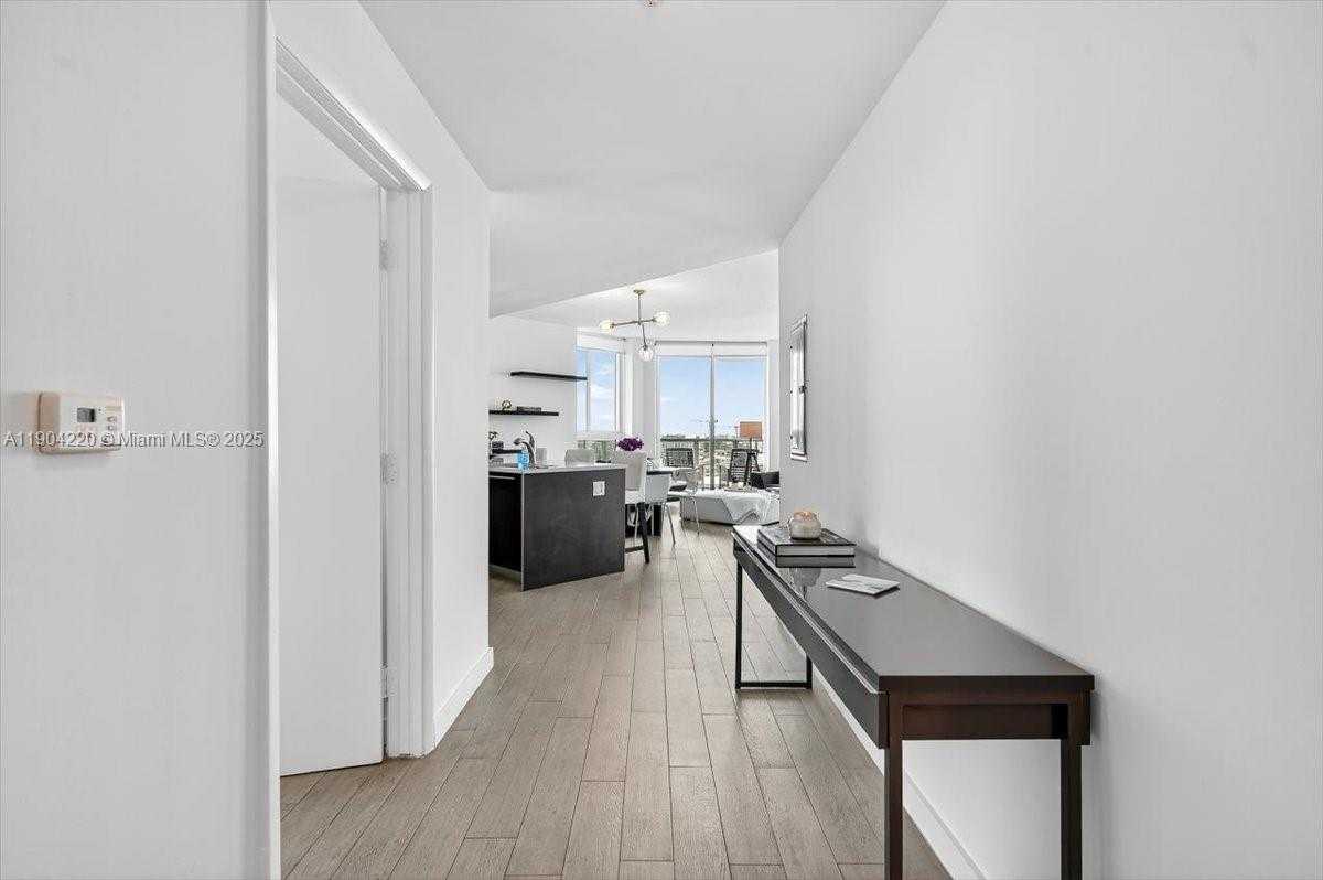 Small Image of 1900 NORTH BAYSHORE DR #1518, Miami Number 7