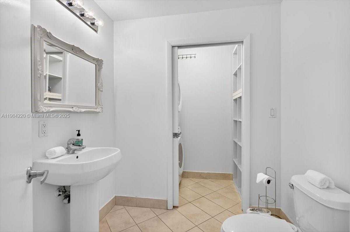 Small Image of 1900 NORTH BAYSHORE DR #1518, Miami Number 8