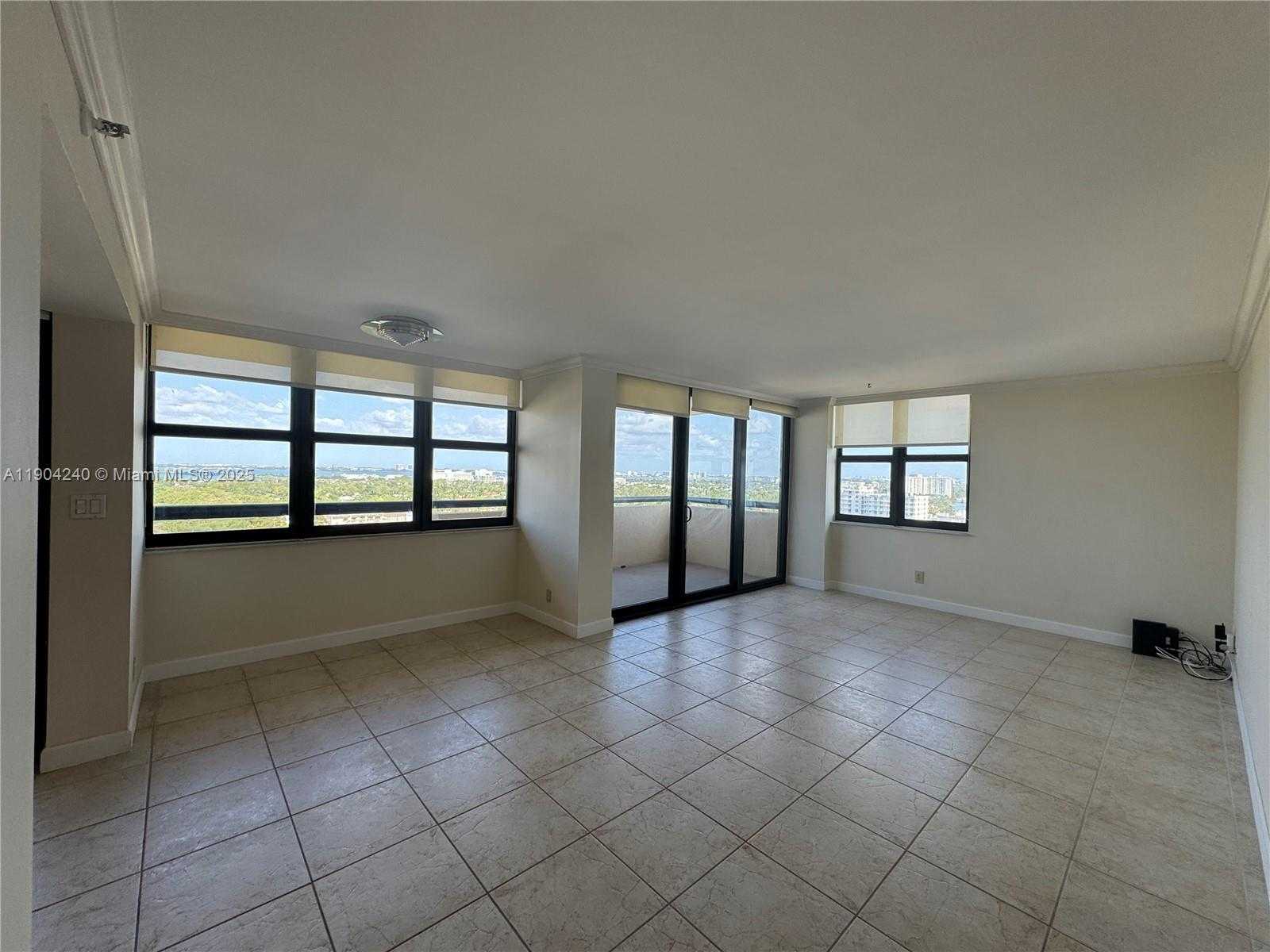 Small Image of 2555 COLLINS AVE #2002, Miami Beach Number 2