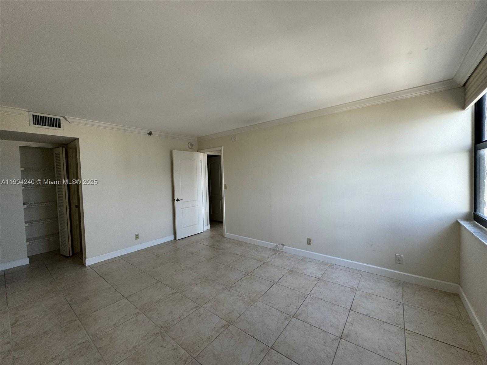 Small Image of 2555 COLLINS AVE #2002, Miami Beach Number 26