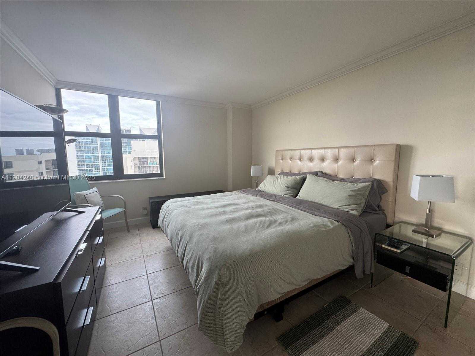 Small Image of 2555 COLLINS AVE #2002, Miami Beach Number 27