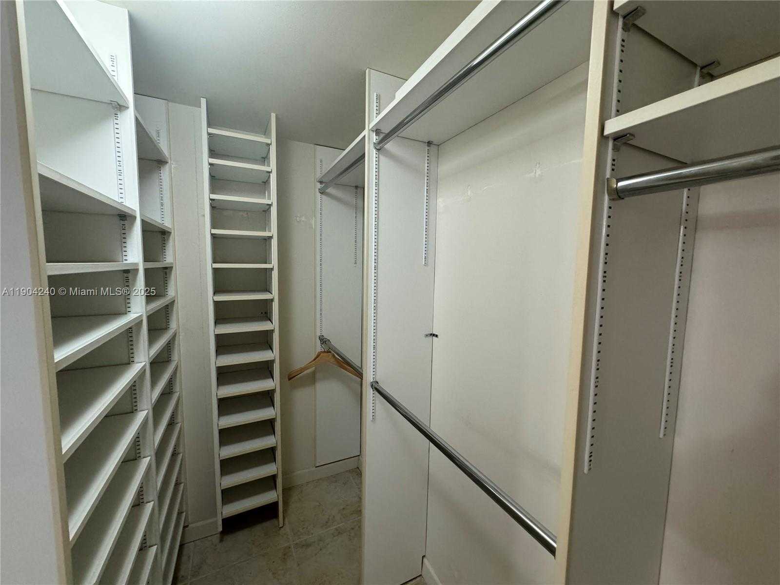 Small Image of 2555 COLLINS AVE #2002, Miami Beach Number 31
