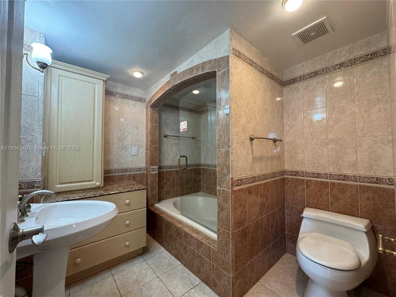 Small Image of 2555 COLLINS AVE #2002, Miami Beach Number 32