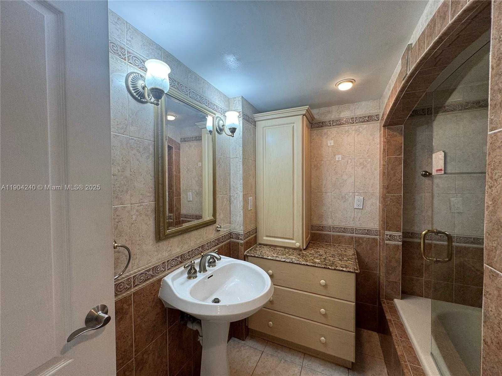 Small Image of 2555 COLLINS AVE #2002, Miami Beach Number 33