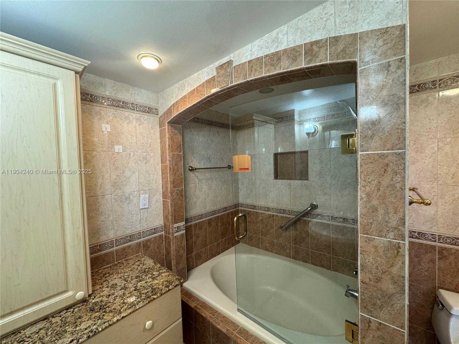 Small Image of 2555 COLLINS AVE #2002, Miami Beach Number 34