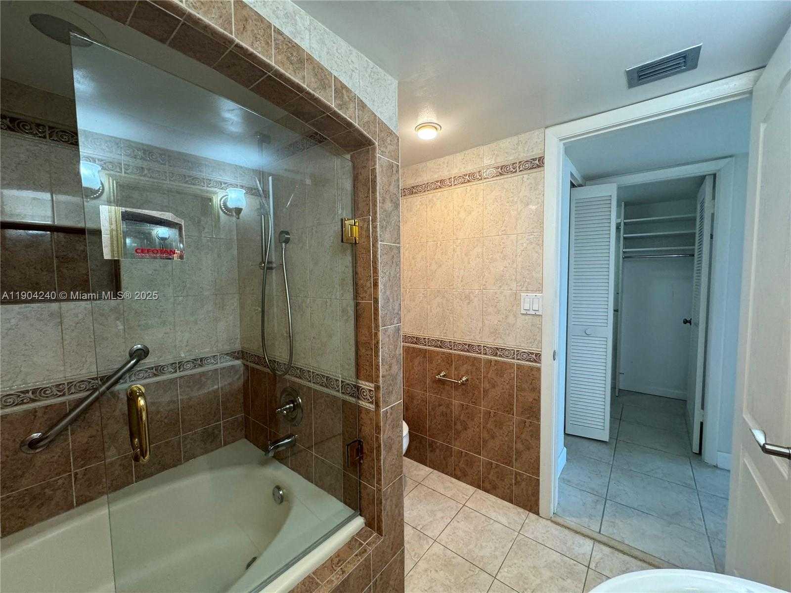 Small Image of 2555 COLLINS AVE #2002, Miami Beach Number 35