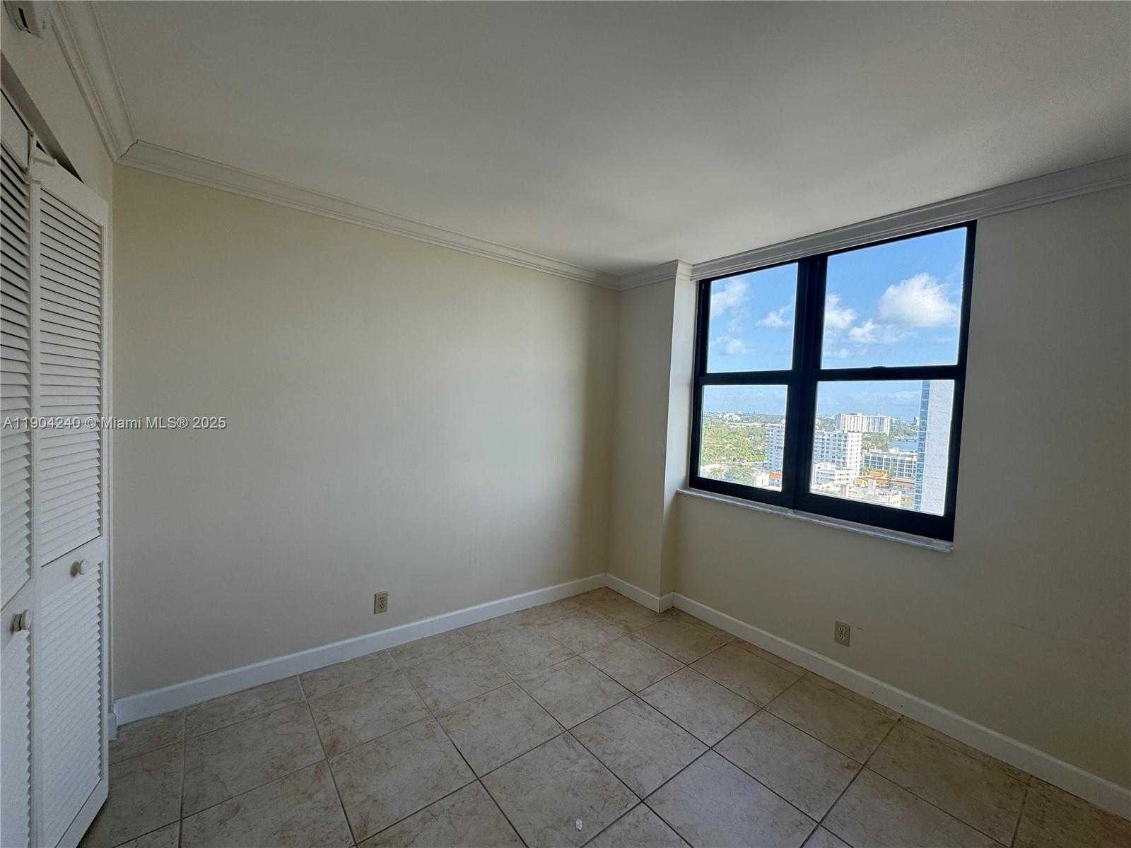 Small Image of 2555 COLLINS AVE #2002, Miami Beach Number 37
