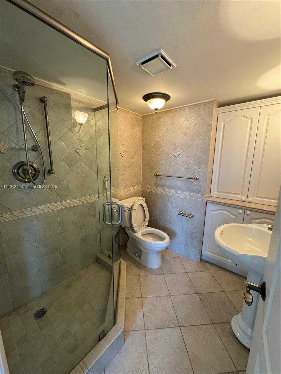 Small Image of 2555 COLLINS AVE #2002, Miami Beach Number 38