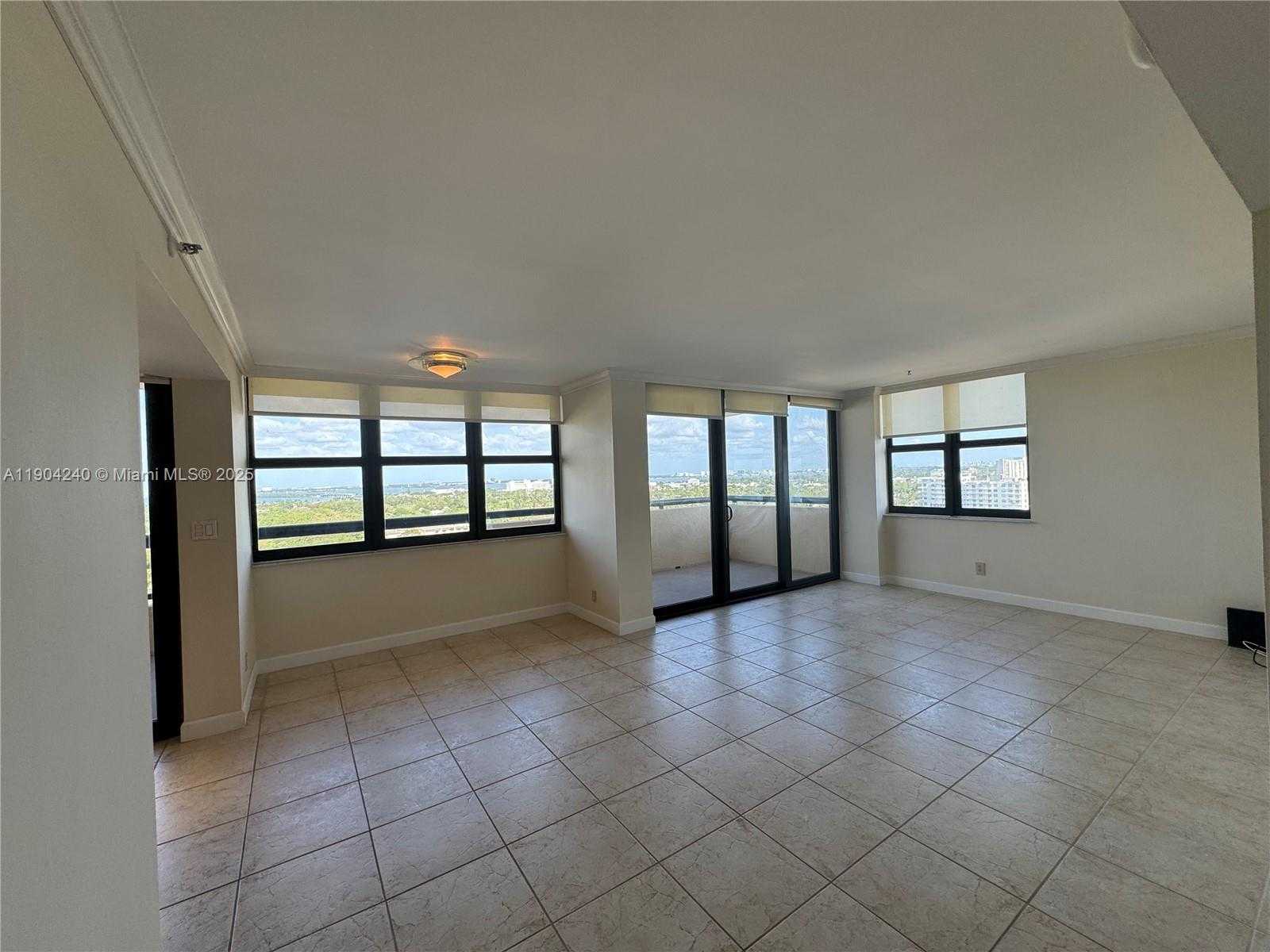 Small Image of 2555 COLLINS AVE #2002, Miami Beach Number 4