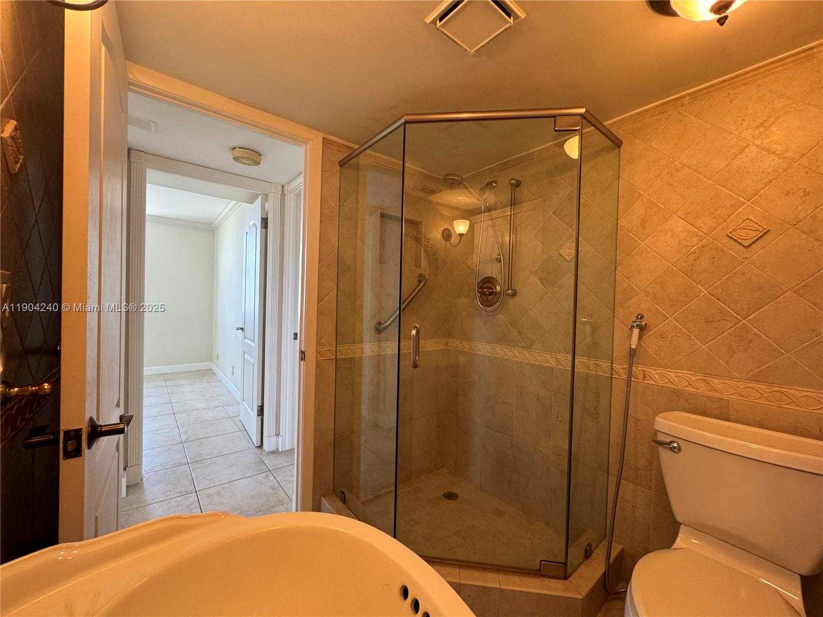 Small Image of 2555 COLLINS AVE #2002, Miami Beach Number 40