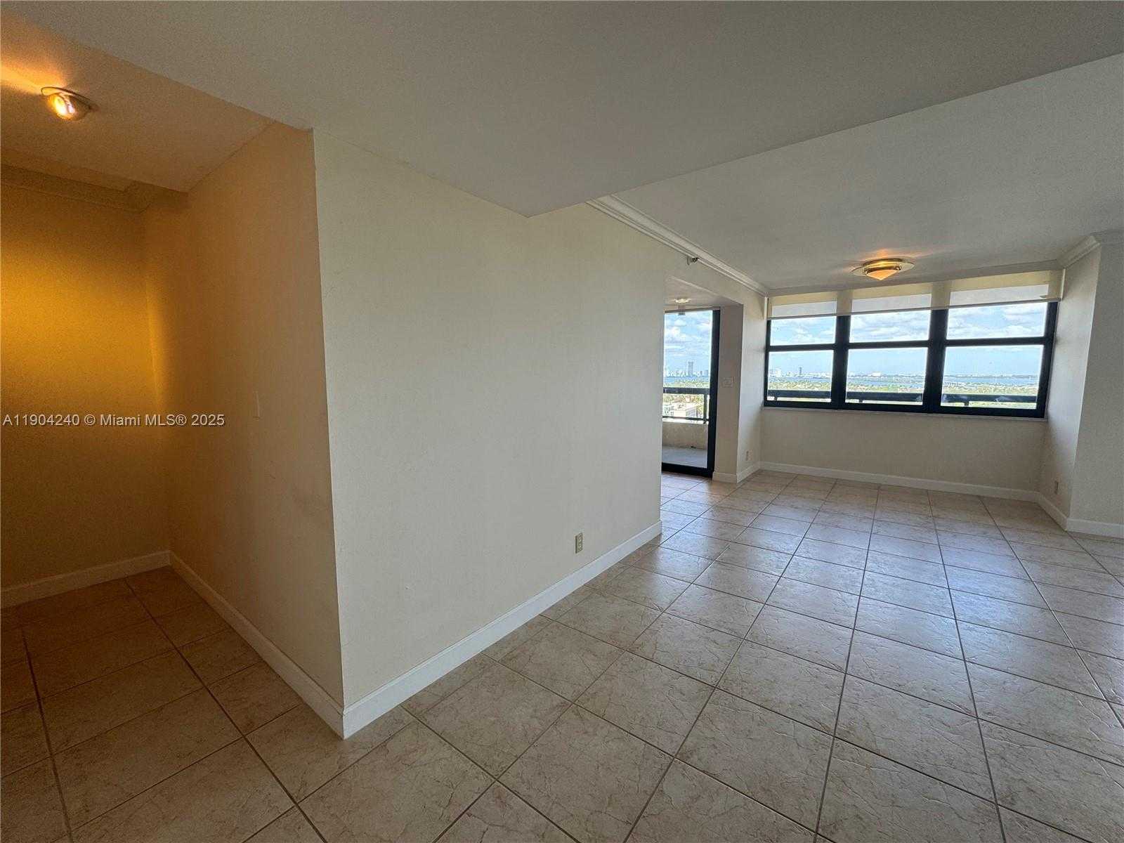 Small Image of 2555 COLLINS AVE #2002, Miami Beach Number 5