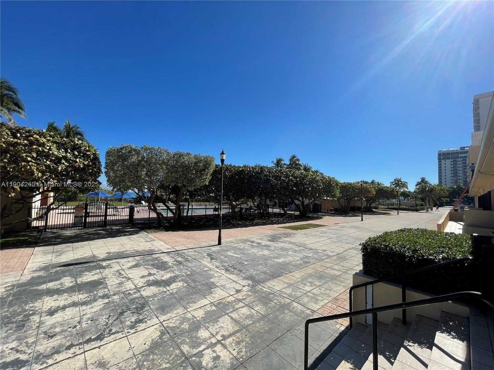 Small Image of 2555 COLLINS AVE #2002, Miami Beach Number 51