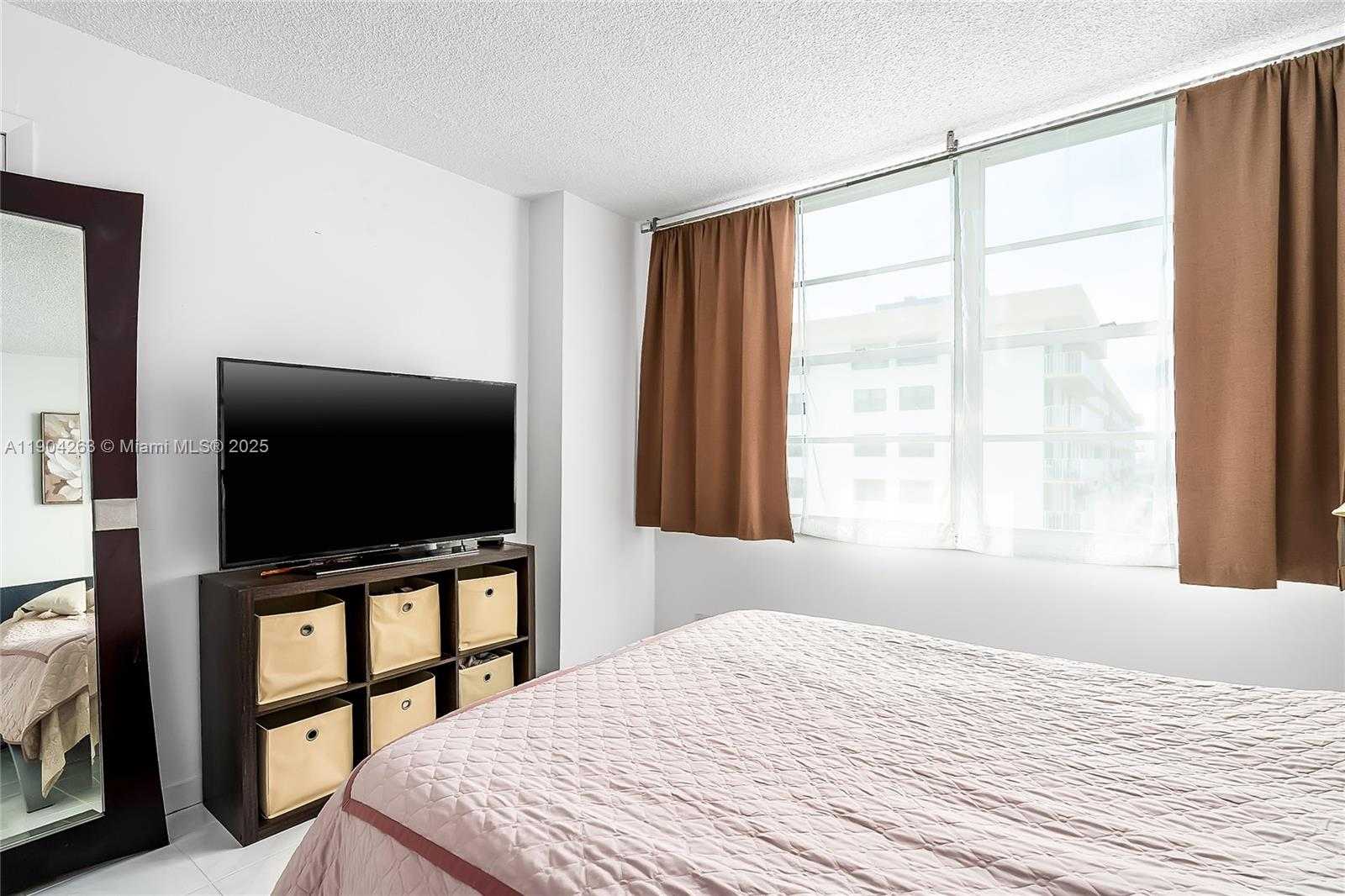 Small Image of 301 174TH ST #2208, Sunny Isles Beach Number 25