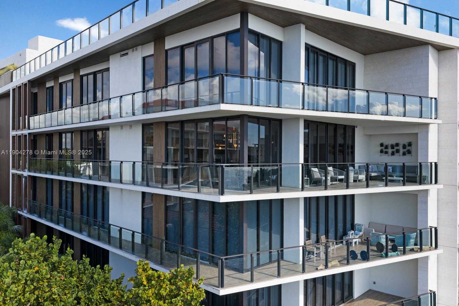 Small Image of 3581 EAST GLENCOE ST #501, Miami Number 40