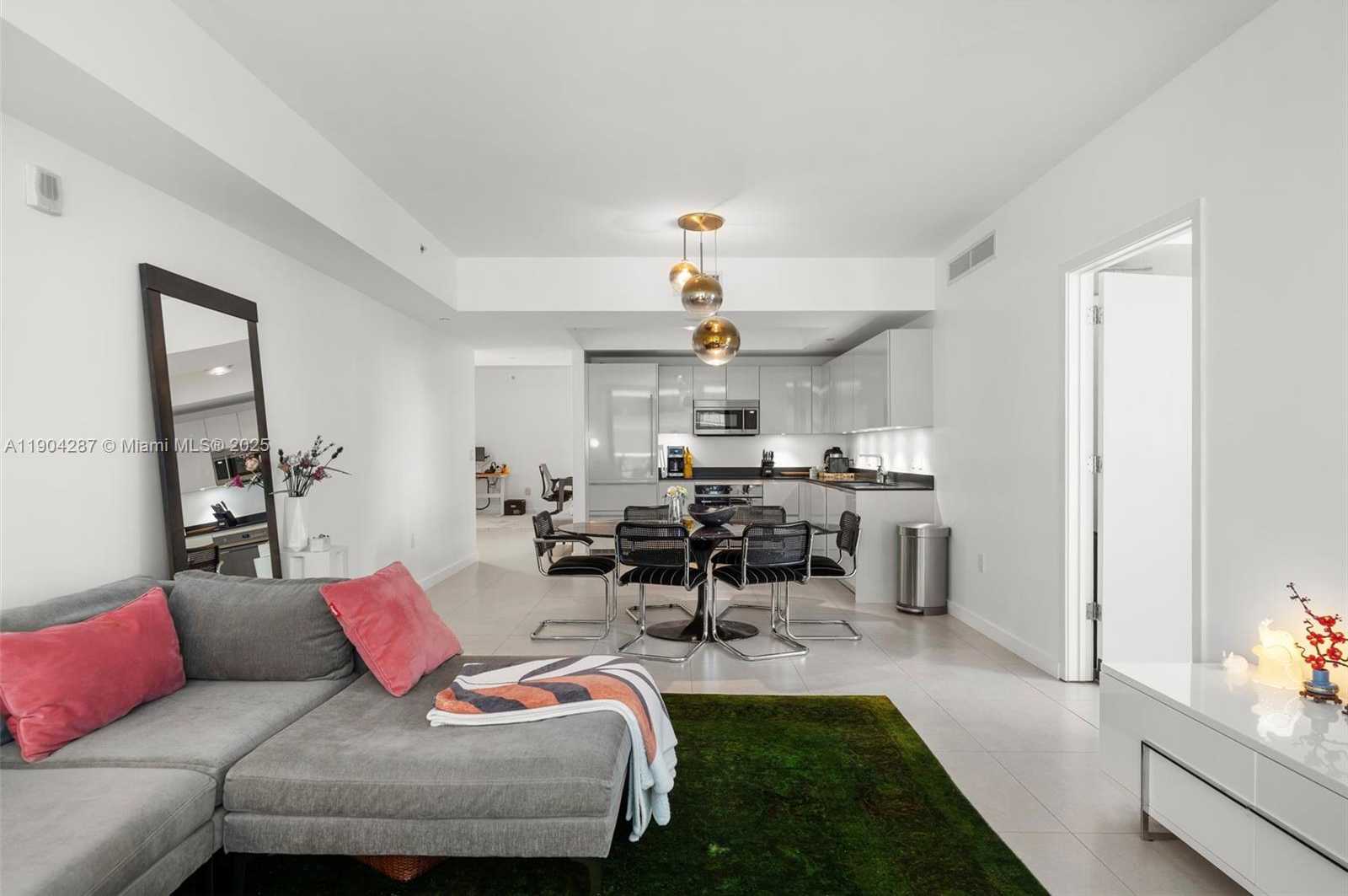 Small Image of 1010 BRICKELL AVE #1706, Miami Number 12