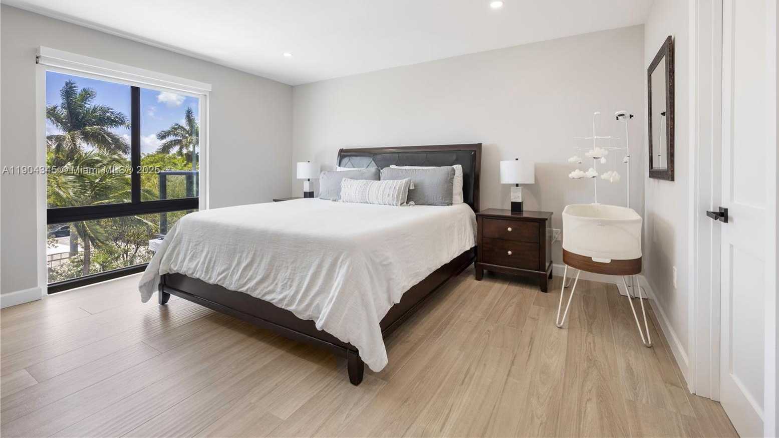 Small Image of 1600 SOUTH BAYSHORE LN #4B, Miami Number 20