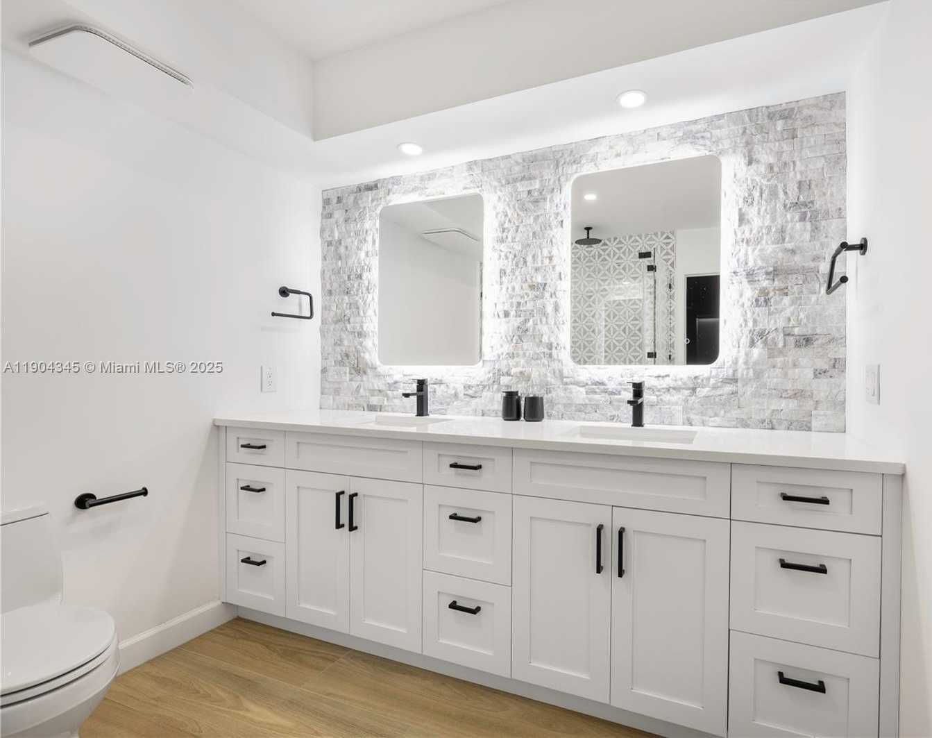 Small Image of 1600 SOUTH BAYSHORE LN #4B, Miami Number 21