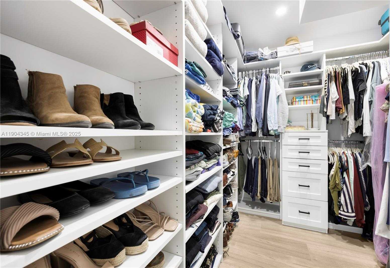 Small Image of 1600 SOUTH BAYSHORE LN #4B, Miami Number 26