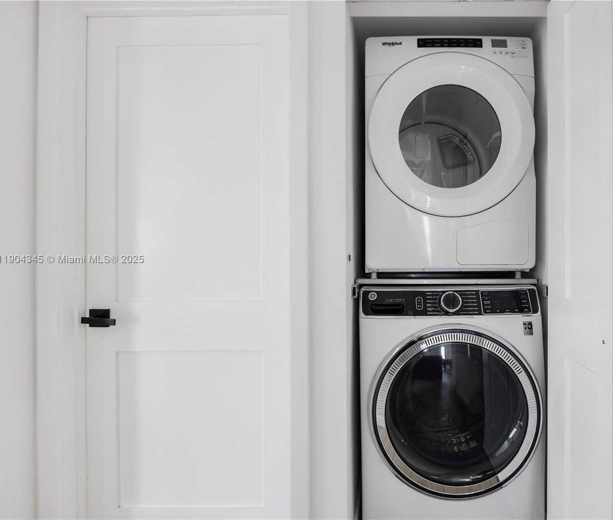 Small Image of 1600 SOUTH BAYSHORE LN #4B, Miami Number 27