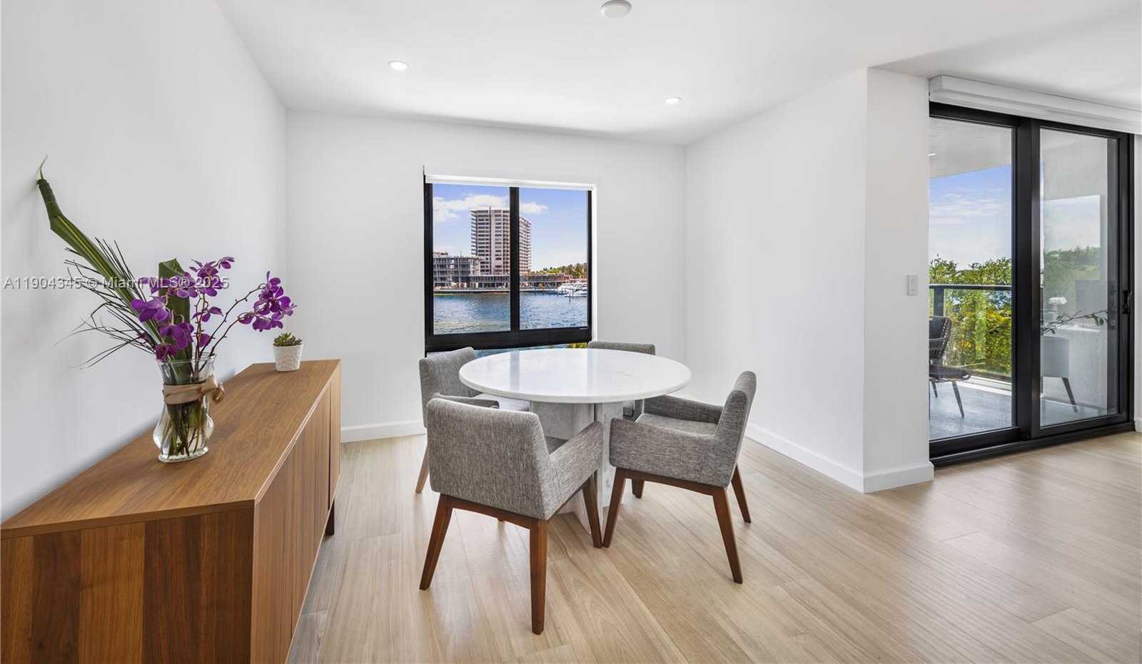 Small Image of 1600 SOUTH BAYSHORE LN #4B, Miami Number 3