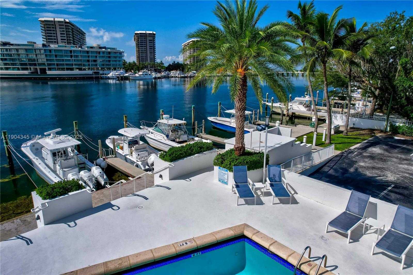 Small Image of 1600 SOUTH BAYSHORE LN #4B, Miami Number 36