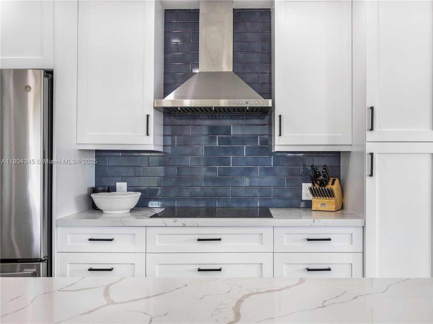 Small Image of 1600 SOUTH BAYSHORE LN #4B, Miami Number 8