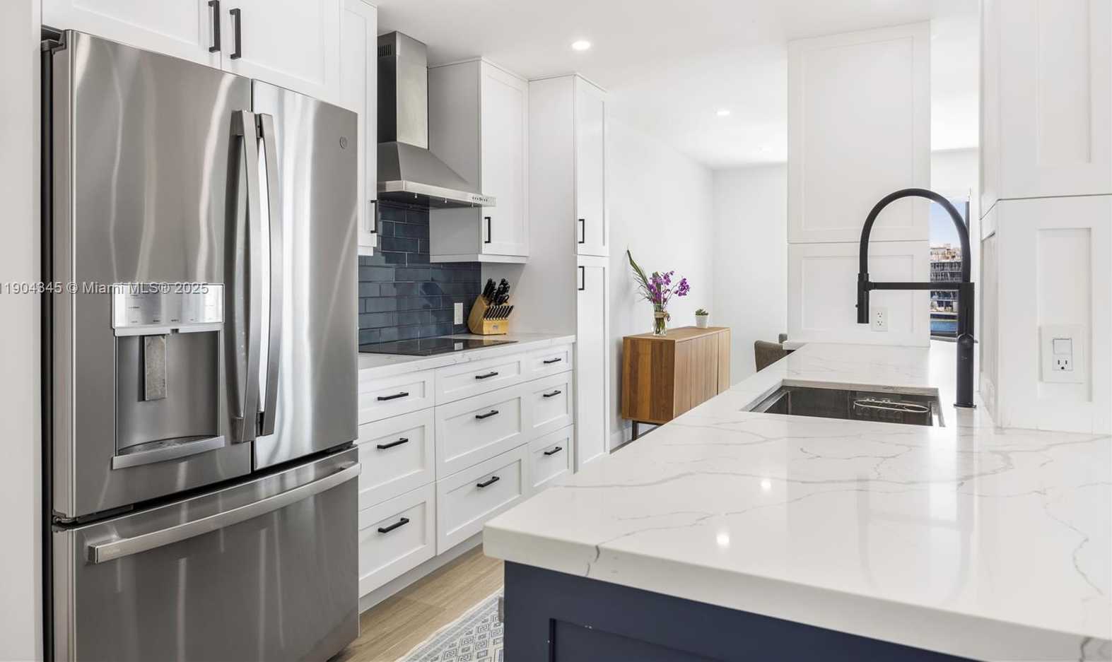 Small Image of 1600 SOUTH BAYSHORE LN #4B, Miami Number 9