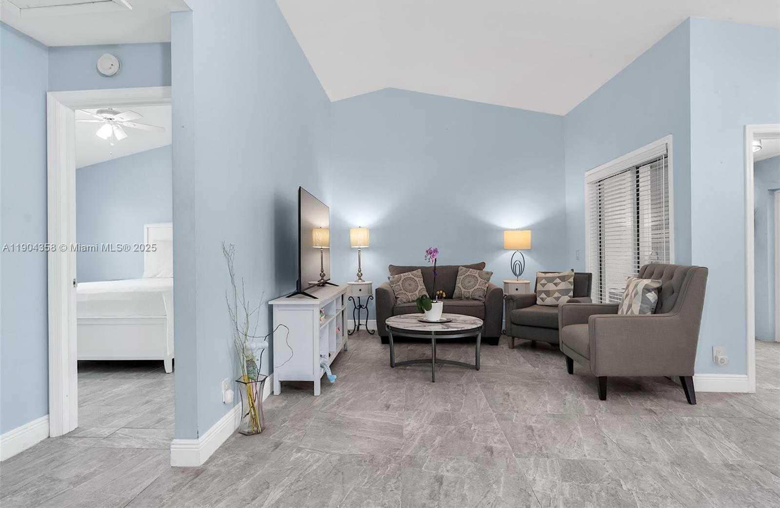 Small Image of 1568 SPRINGSIDE DR #1568, Weston Number 10