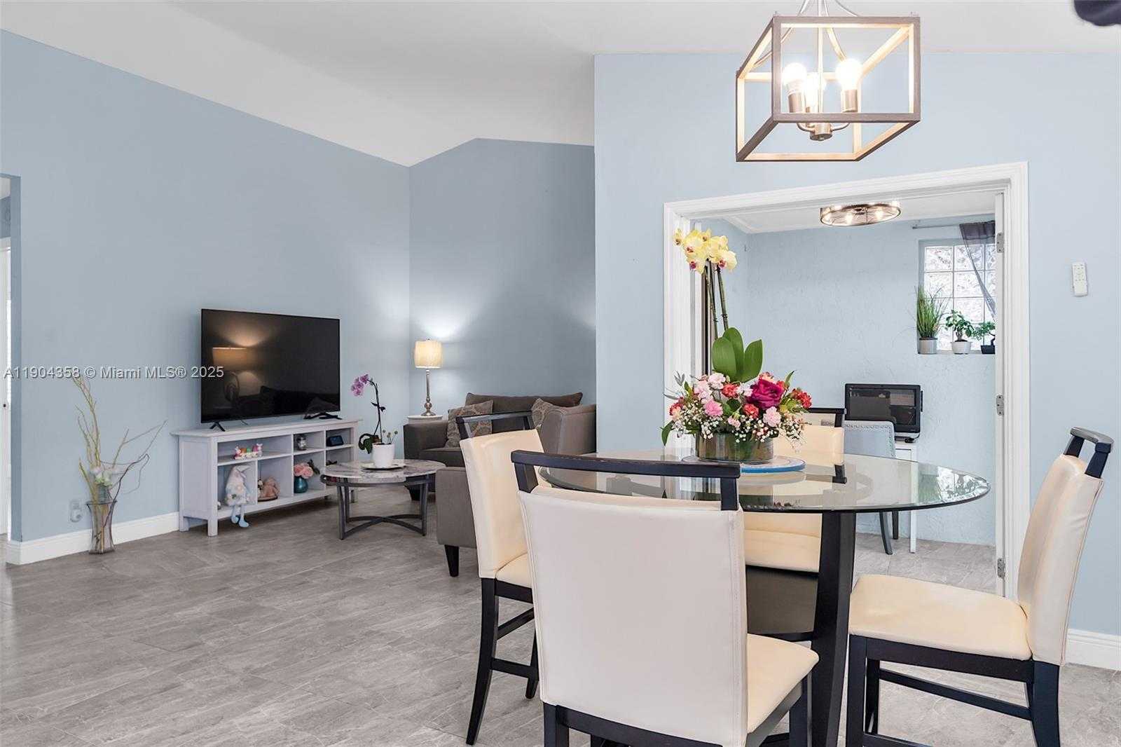 Small Image of 1568 SPRINGSIDE DR #1568, Weston Number 12